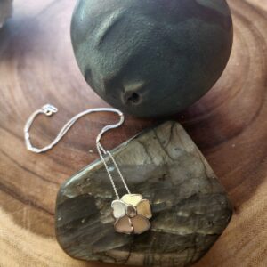 Blossom Necklace Gold Mother of Pearl