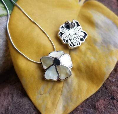 Blossom Necklace Gold Mother of Pearl - Image 2
